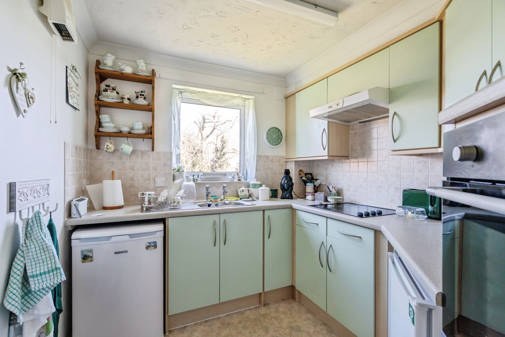 Property photo 3 of 10 Kitchen