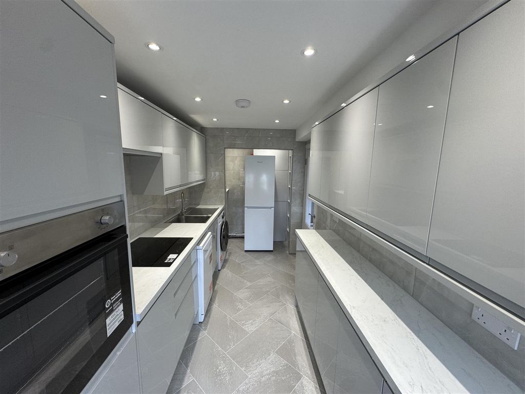 Property photo 3 of 15 Kitchen