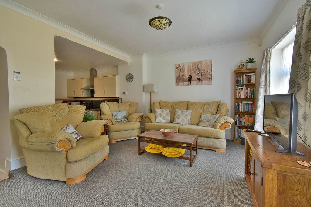 Property photo 3 of 12