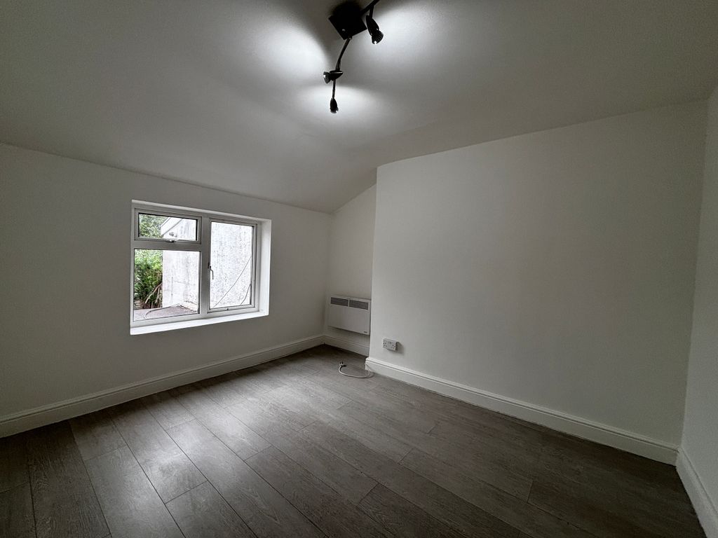 Property photo 3 of 8 Img_3556 2.Jpg