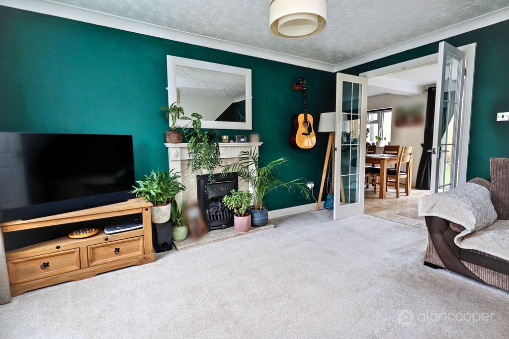 Property photo 2 of 25 4903642