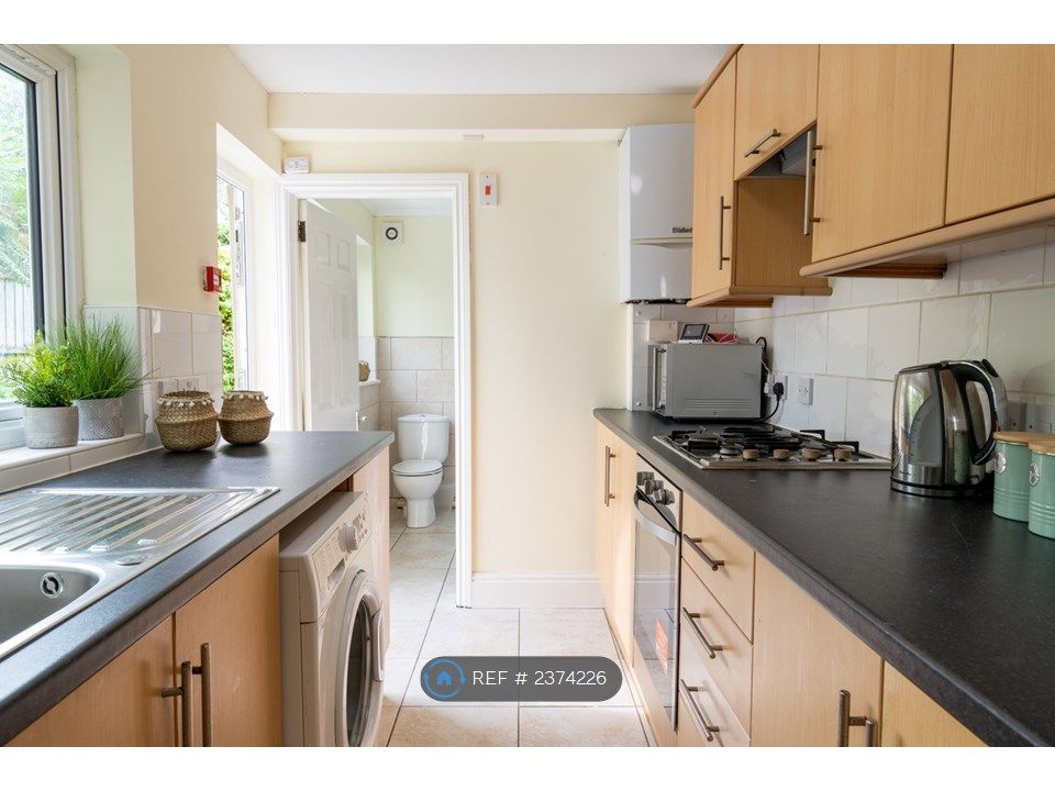 Property photo 2 of 9 Kitchen