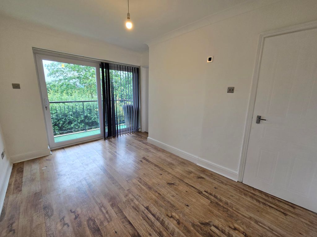 Property photo 2 of 9 Image