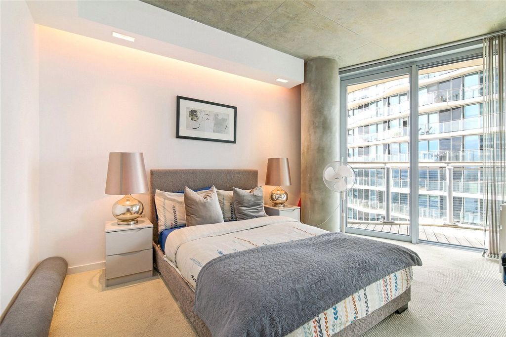 Property photo 3 of 10 Bedroom 1