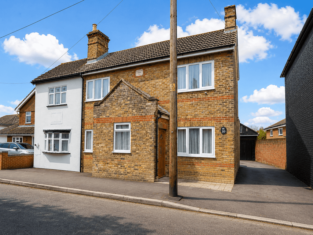 Property photo 1 of 16 3 Bed Semi-Detached House For Sale New Road, Tollesbury CM9
