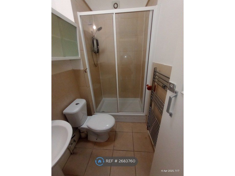 Property photo 3 of 8 Bathroom