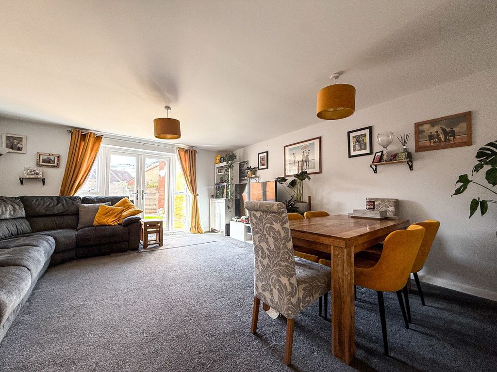 Property photo 2 of 19 4846204