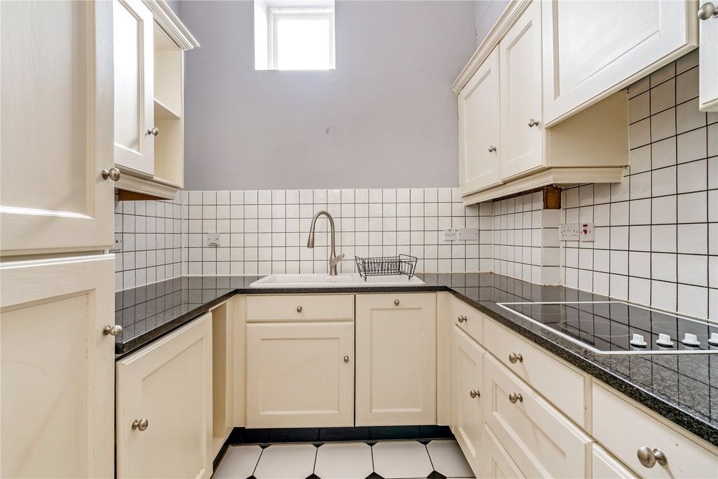 Property photo 3 of 14 Picture No. 05