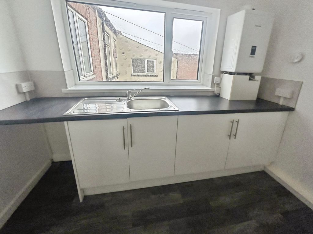 Property photo 3 of 9 Photo 6