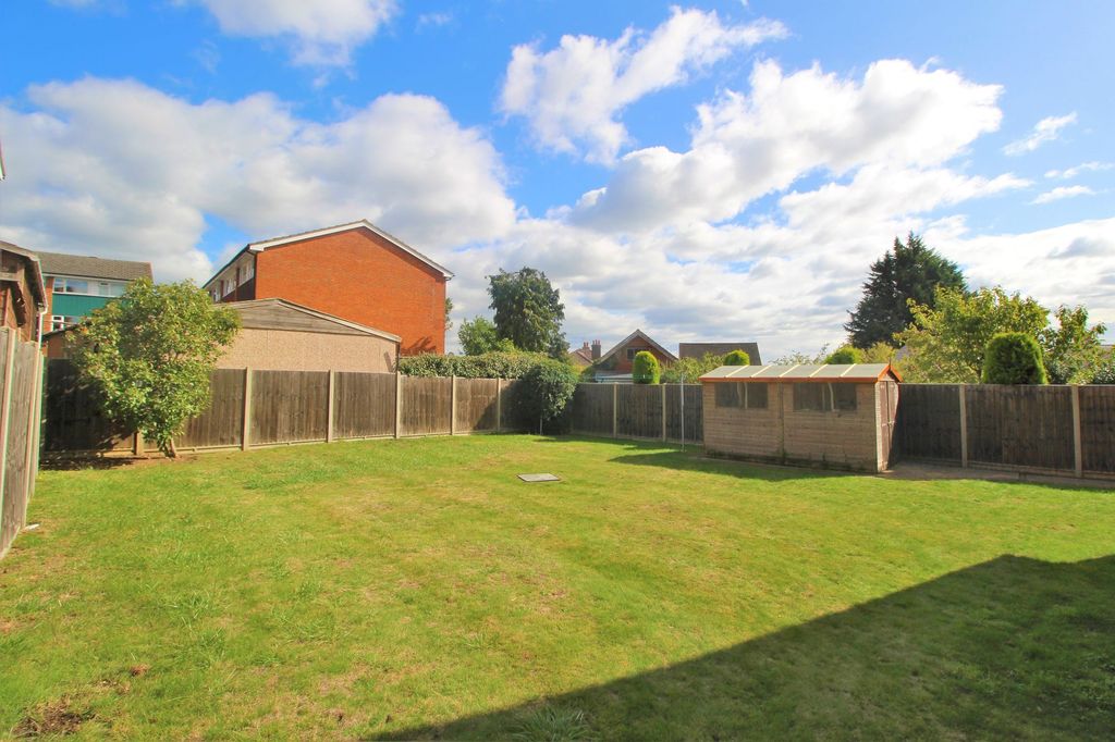 Property photo 2 of 8 Garden