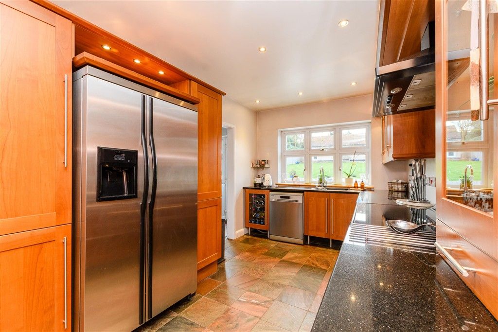 Property photo 3 of 15 Kitchen/Breakfast Area