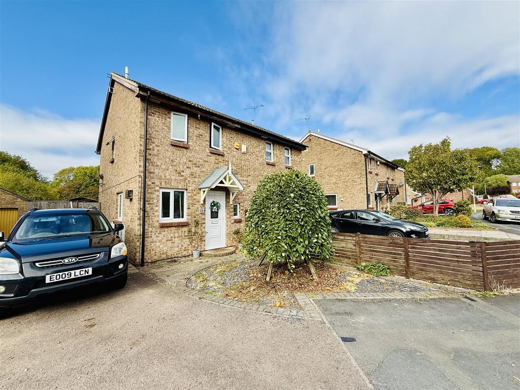 Property photo 1 of 16 Front Garden
