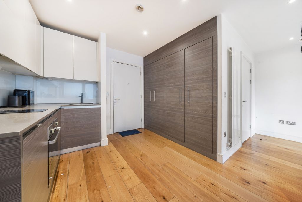 Property photo 1 of 14 1330013-12-688226...