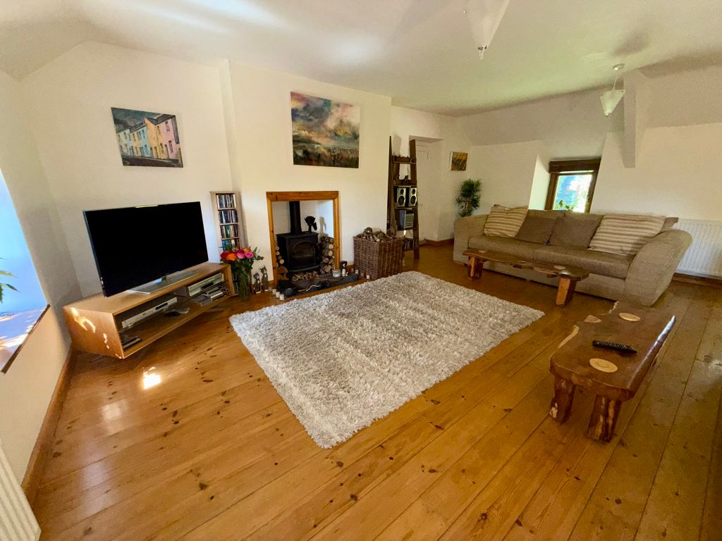 Property photo 2 of 28