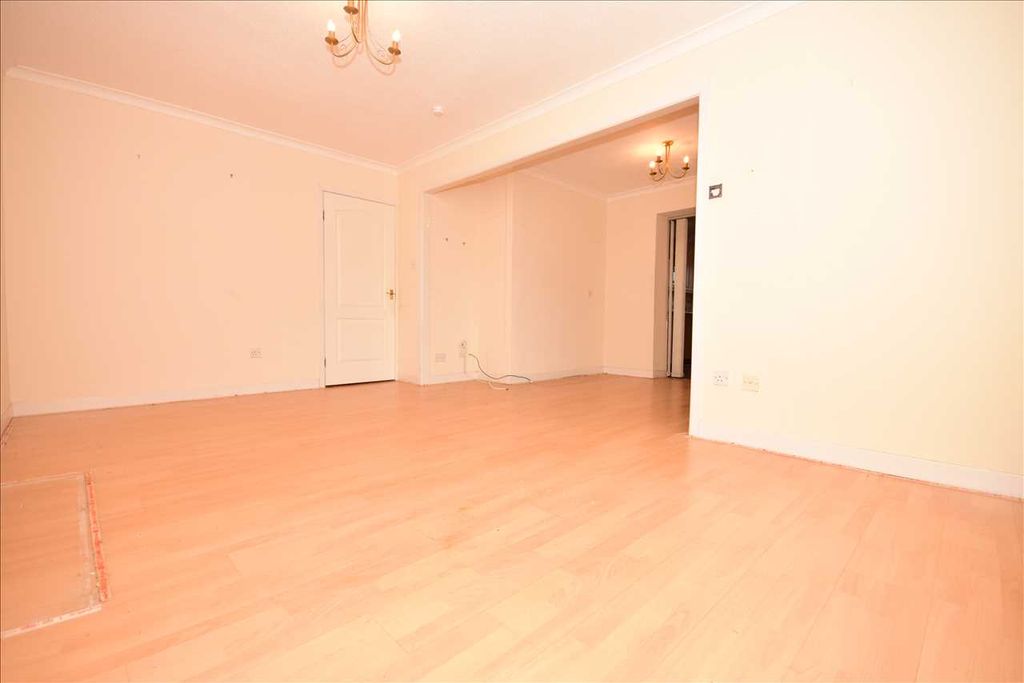 Property photo 2 of 19 Lounge