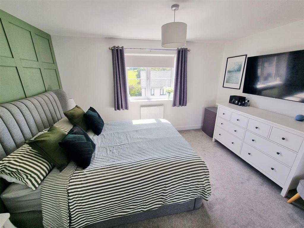 Property photo 3 of 15 Bed 1.Jpg