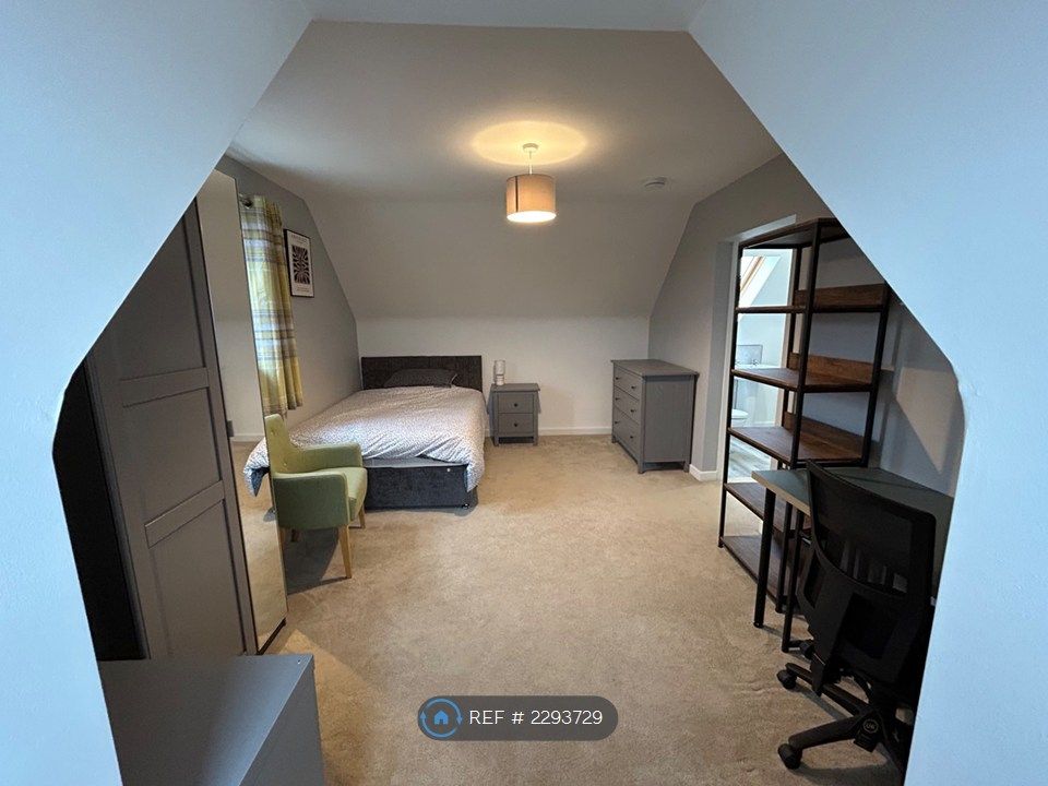 Property photo 3 of 13 Room 7