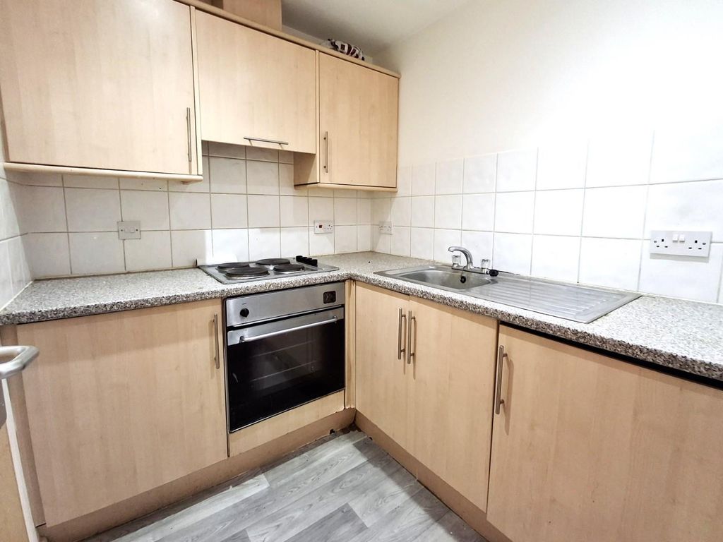 Property photo 2 of 6 71 Kitchen (2).Jpg