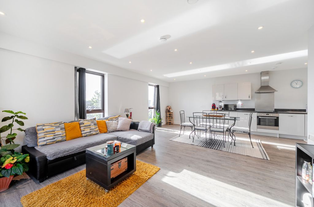 Property photo 1 of 12