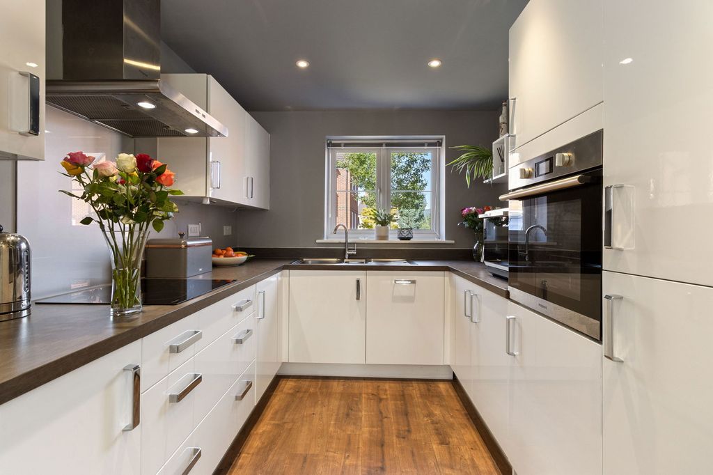 Property photo 2 of 21