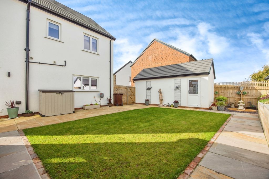 Property photo 2 of 20 Photo