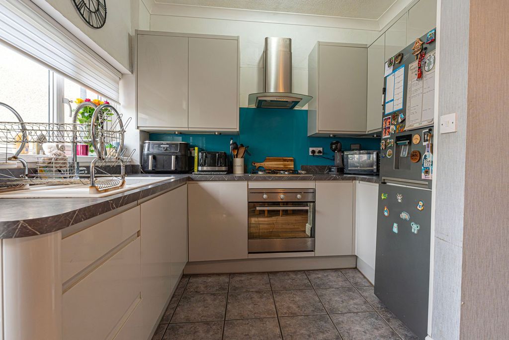 Property photo 2 of 34