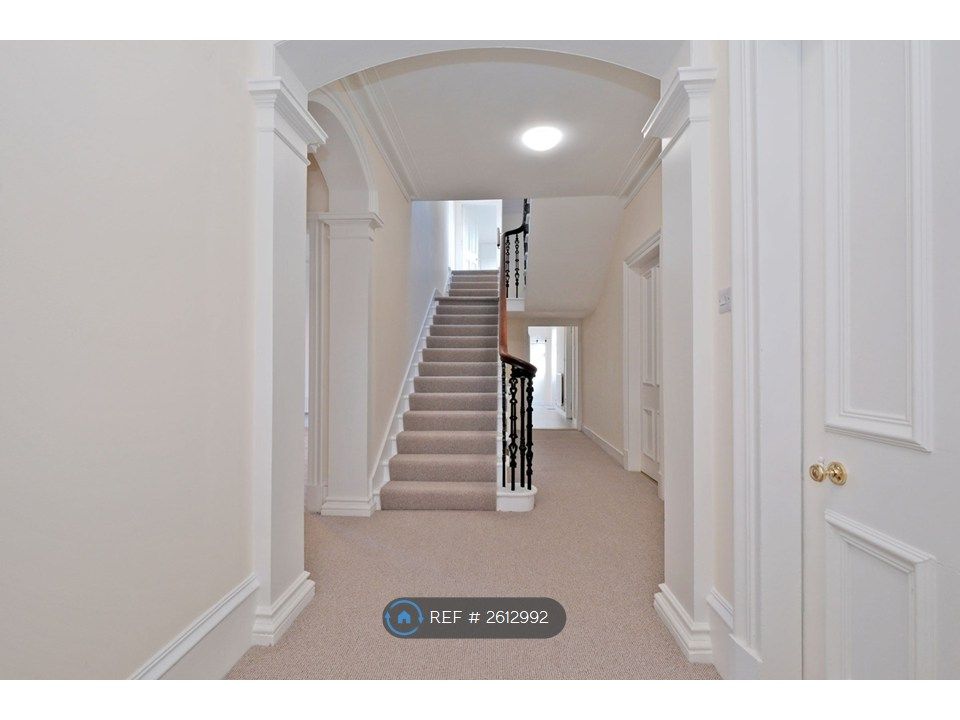 Property photo 3 of 31 Hall