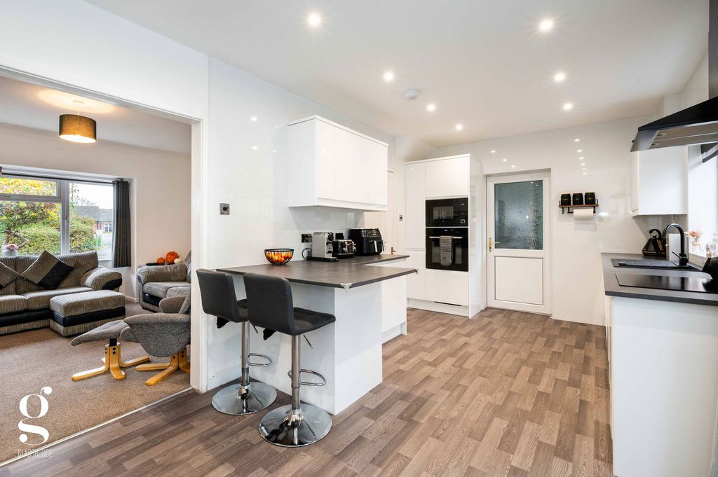 Property photo 3 of 24