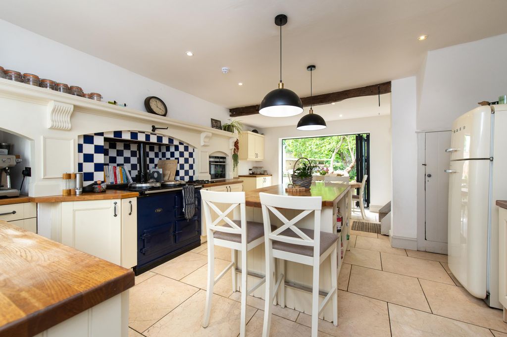 Property photo 2 of 40 Image