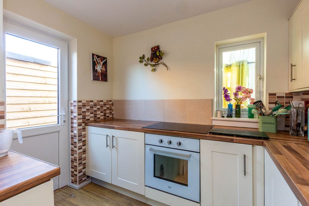 Property photo 3 of 14 Kitchen