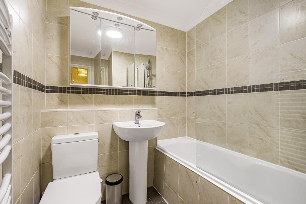 Property photo 3 of 10 Bathroom