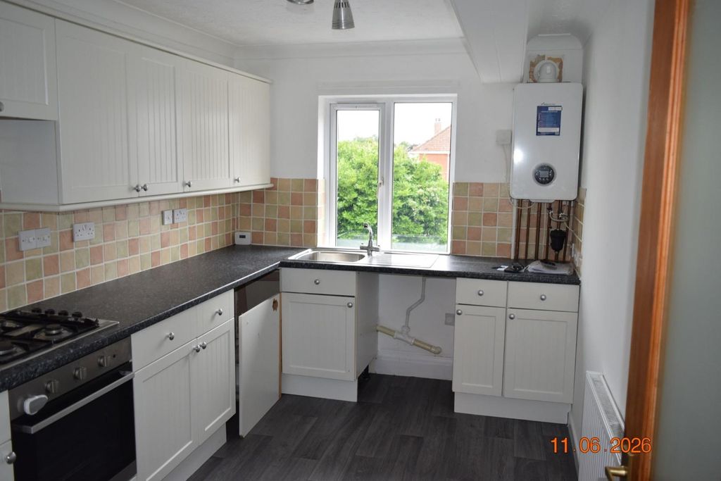 Property photo 2 of 16 Kitchen