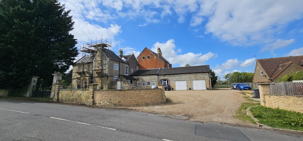 Property photo 3 of 38 1000044700.Jpg