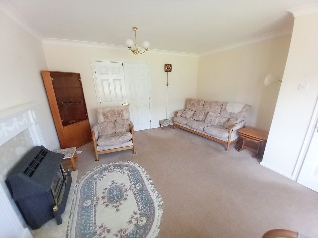 Property photo 3 of 19 Lounge