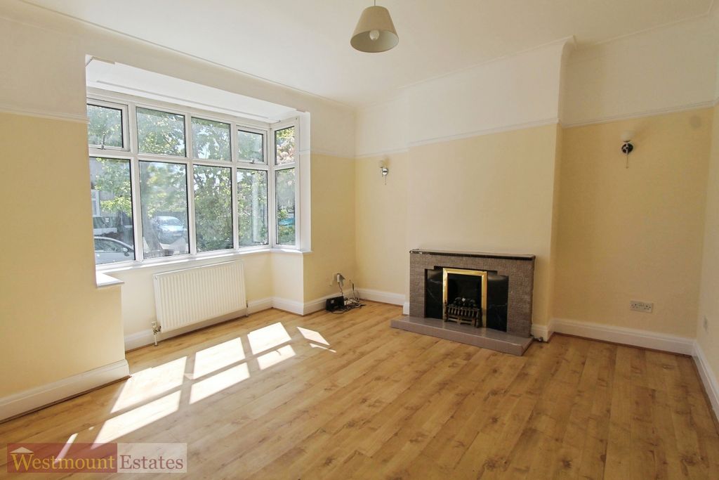 Property photo 2 of 10 Front Room