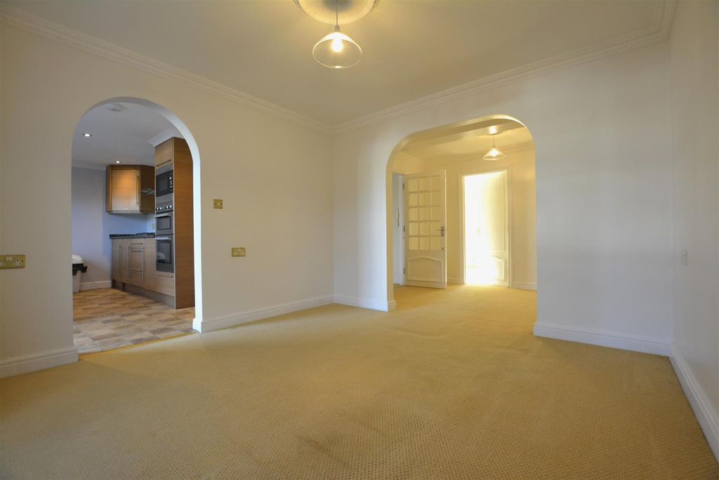 Property photo 3 of 10 Living.Jpg