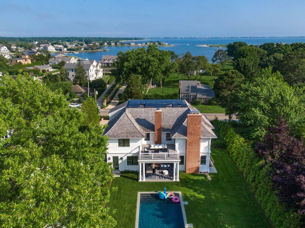 Property photo 2 of 43