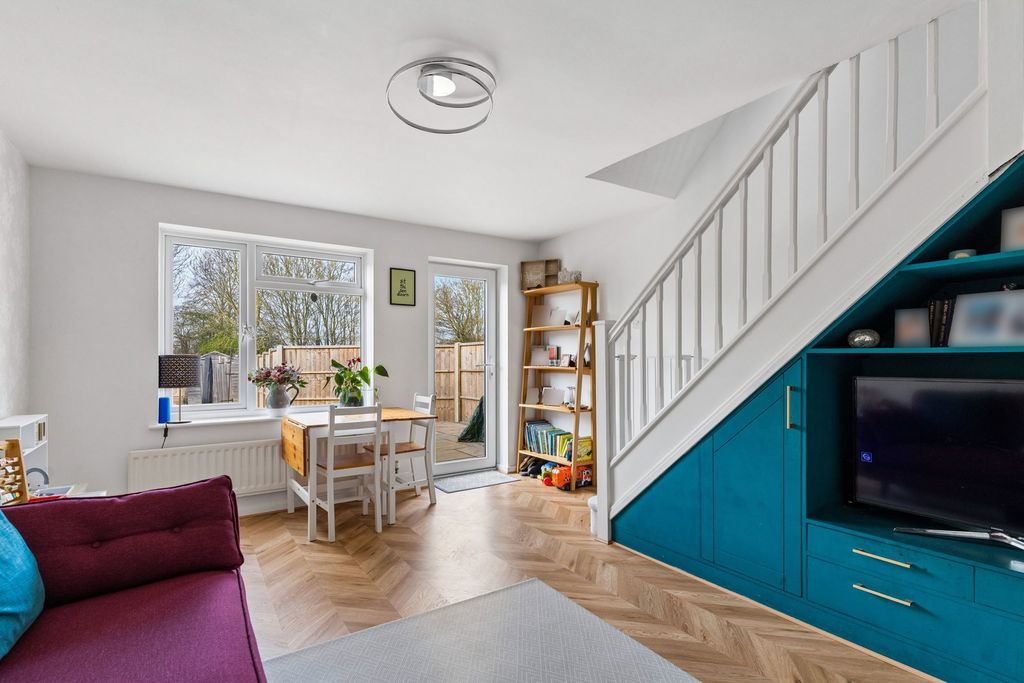 Property photo 2 of 17