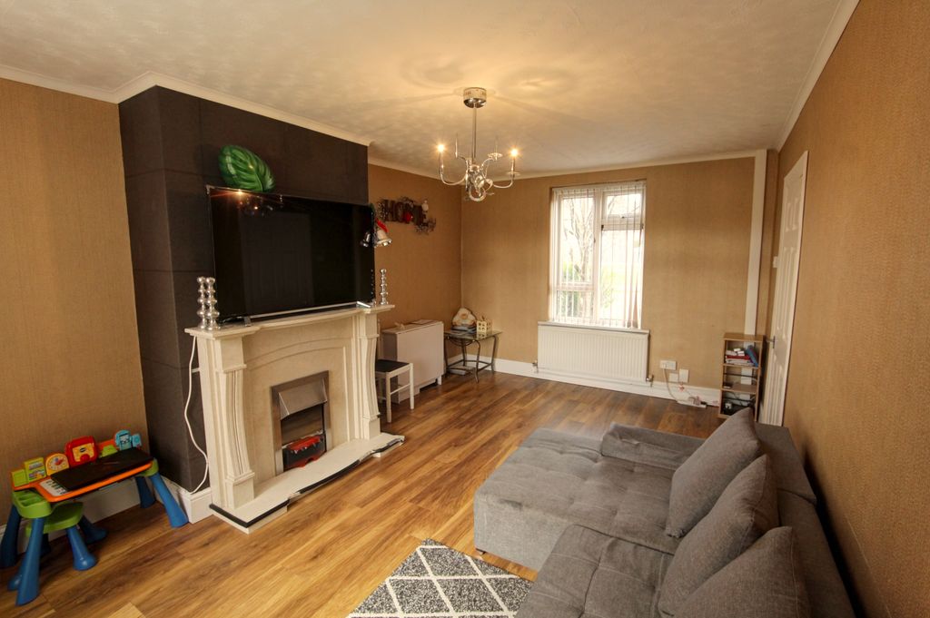 Property photo 3 of 12 Lounge B
