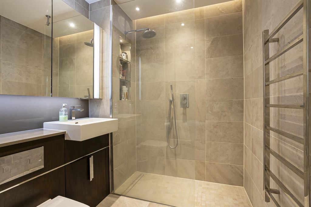 Property photo 2 of 16 Bathroom.Jpg