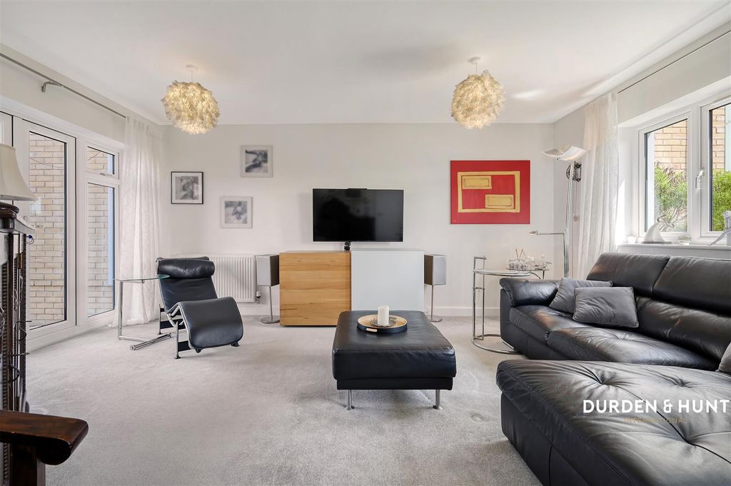 Property photo 2 of 43 Quayside Parade