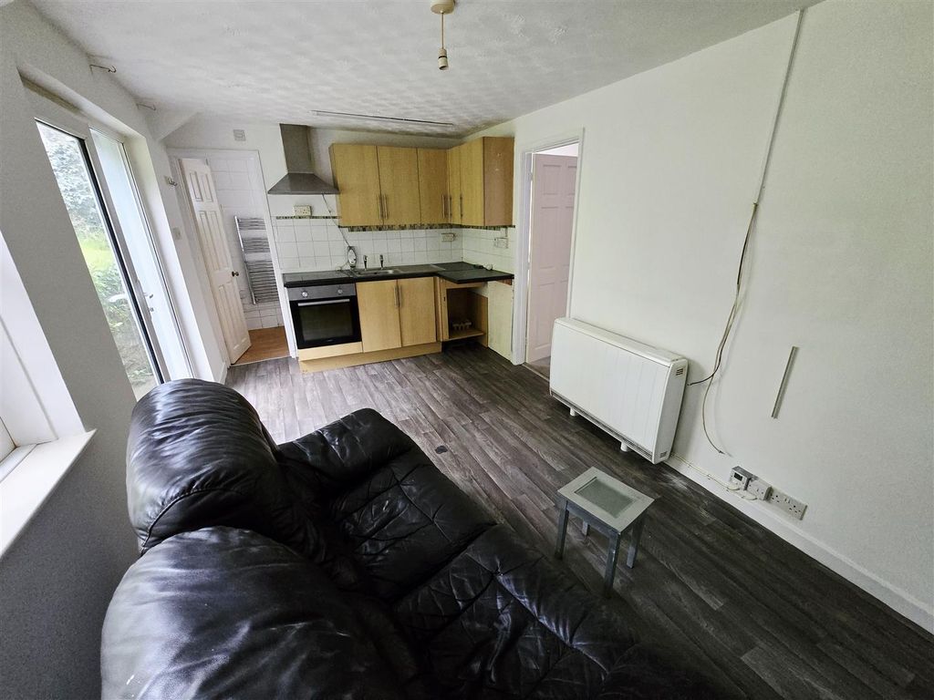 Property photo 3 of 16 1000055495.Jpg