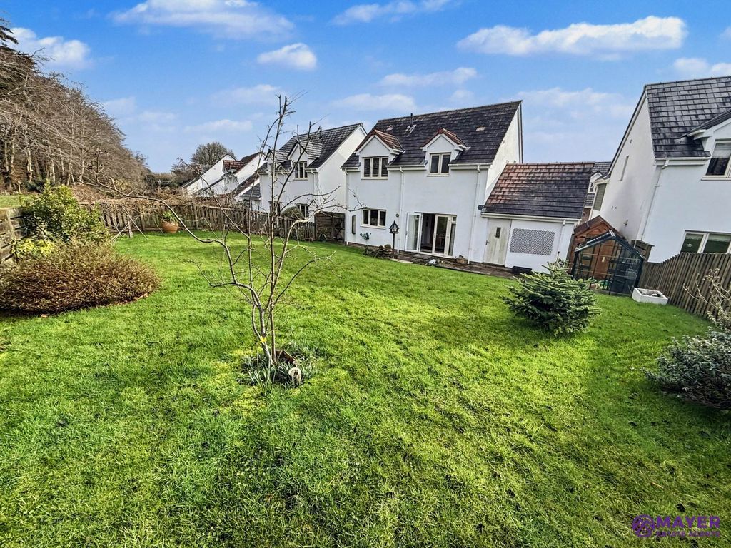 Property photo 2 of 20