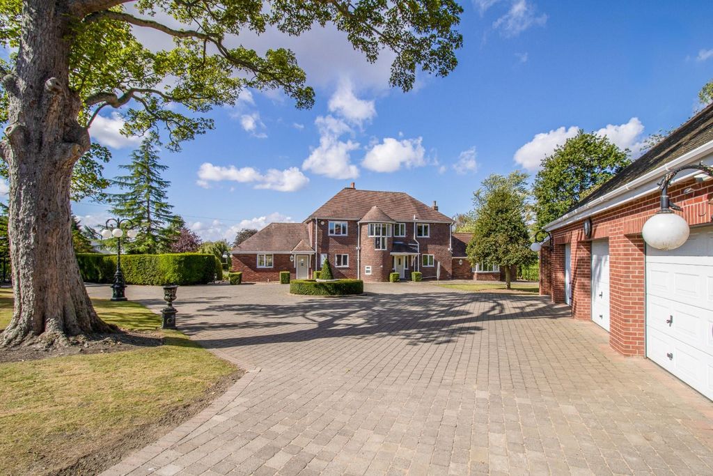 Property photo 2 of 36