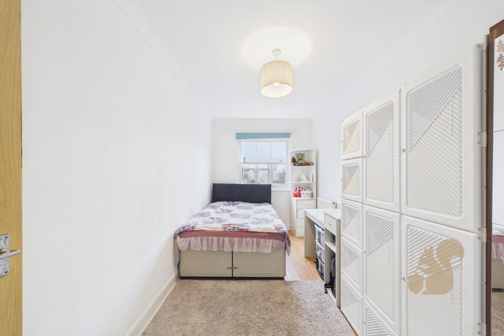 Property photo 3 of 25 Cam01659G0-Pr0721-Still004.Jpg