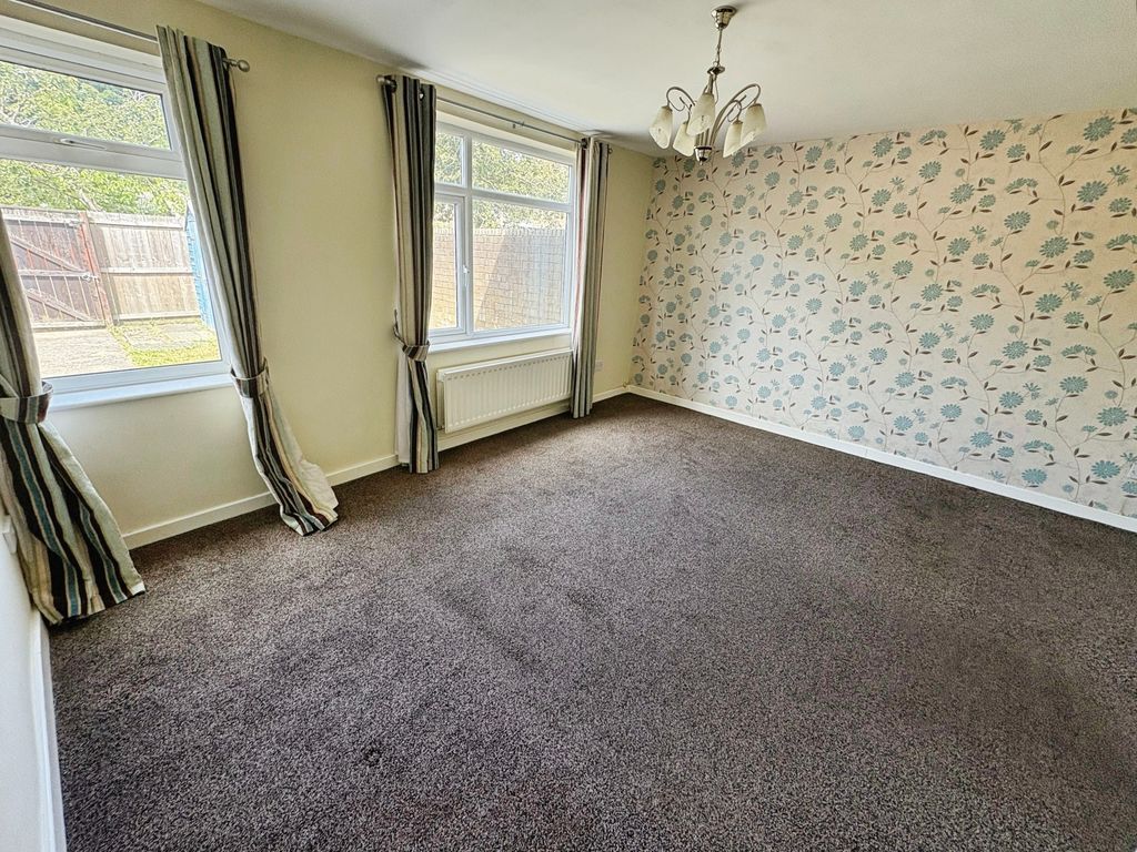 Property photo 3 of 12 Photo 11