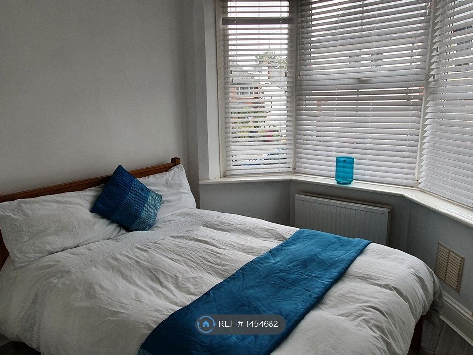 Property photo 3 of 9 Double Bedroom