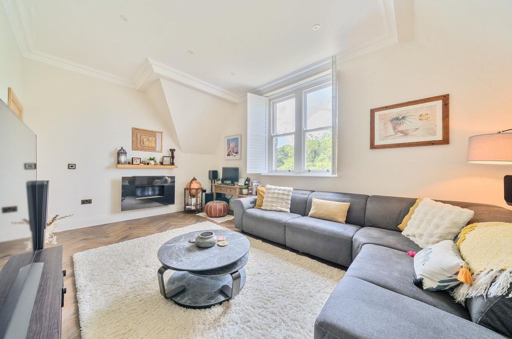 Property photo 3 of 19 1302795-4-6842Bbe9Adf0A.Jpg