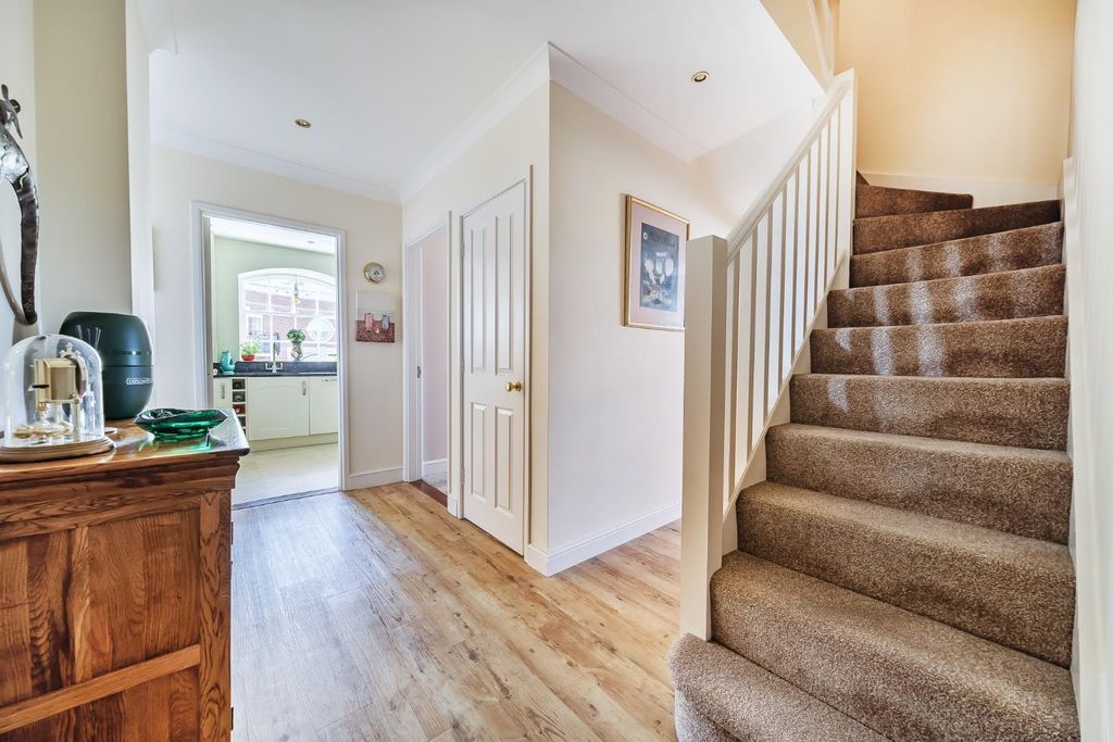 Property photo 2 of 21 1299071-10-68374c3c86B2B.Jpg