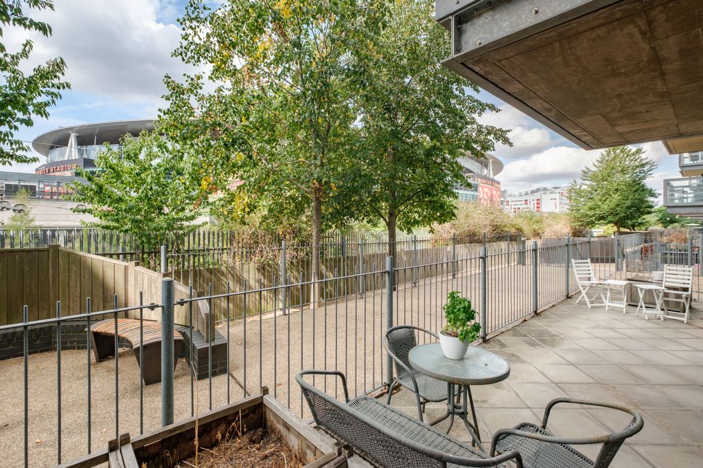 Property photo 2 of 14